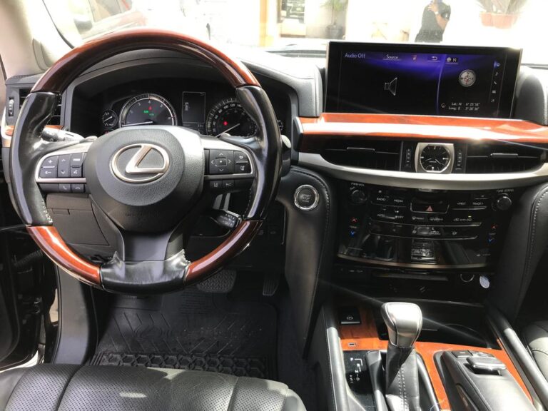 LX570