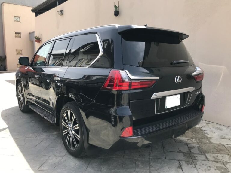 LX570