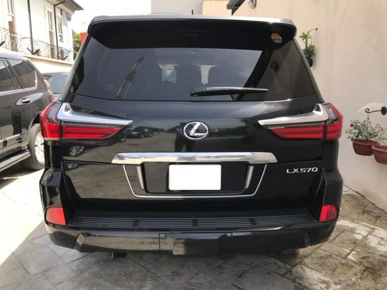 LX570