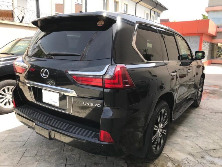 LX570