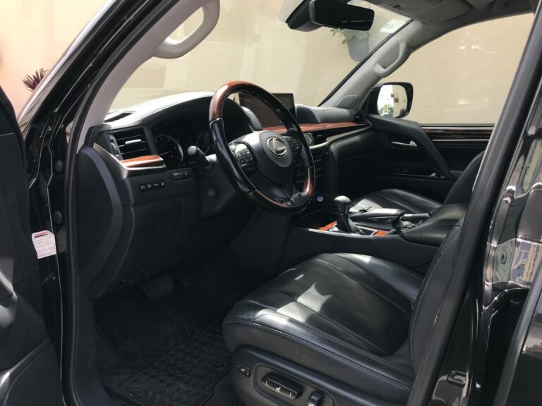LX570