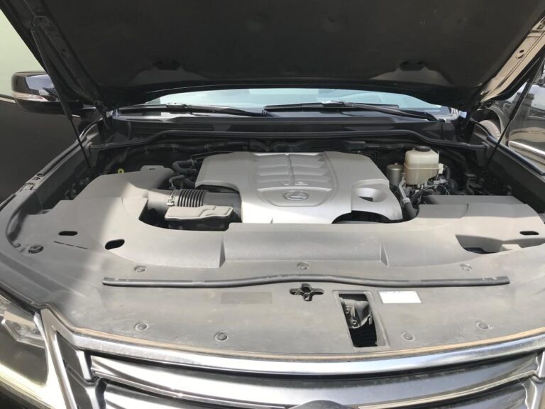 LX570